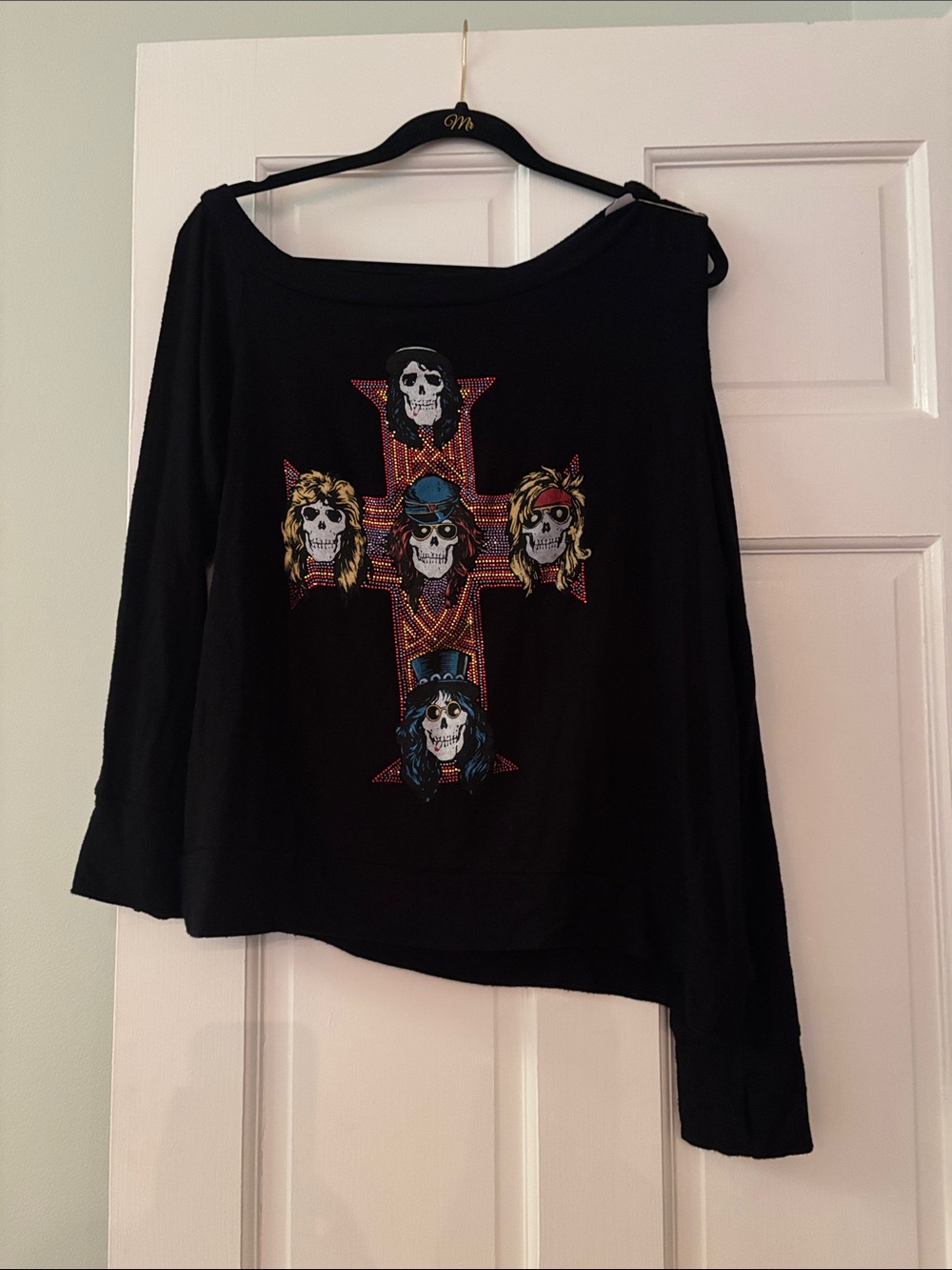 Lauren Moshi Black Off-Shoulder Guns N’ Roses  Skull Cross Graphic Sweater soft